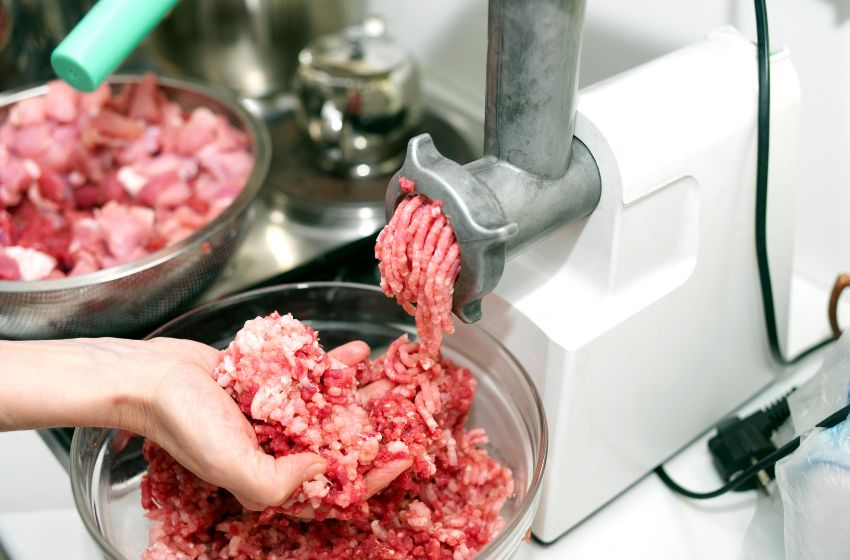 Kompor Kwali dan Mesin Giling Daging Jadi Andalan Usaha Kuliner Saat Idul Adha